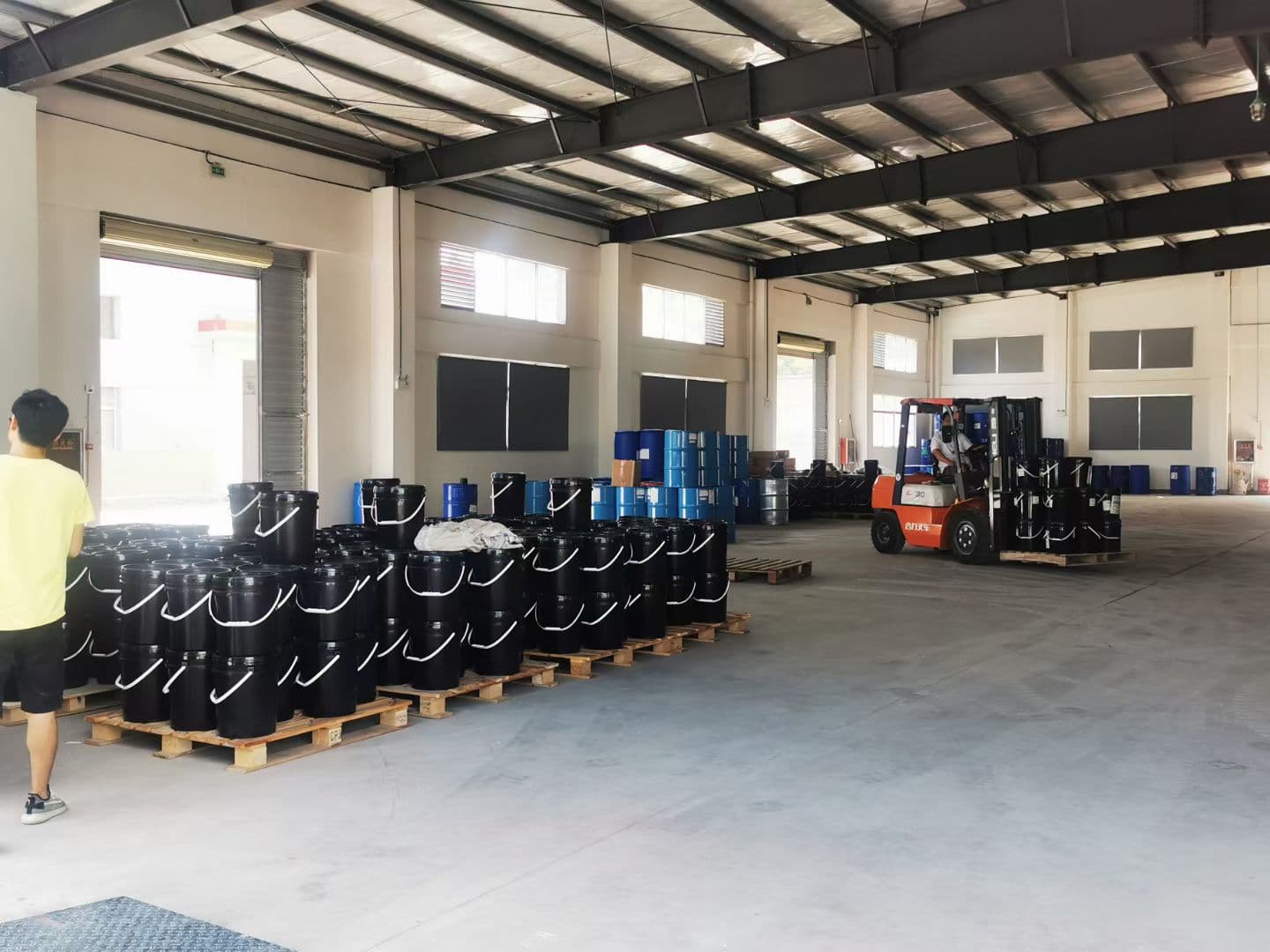 江西奥马哈新材料仓储现场